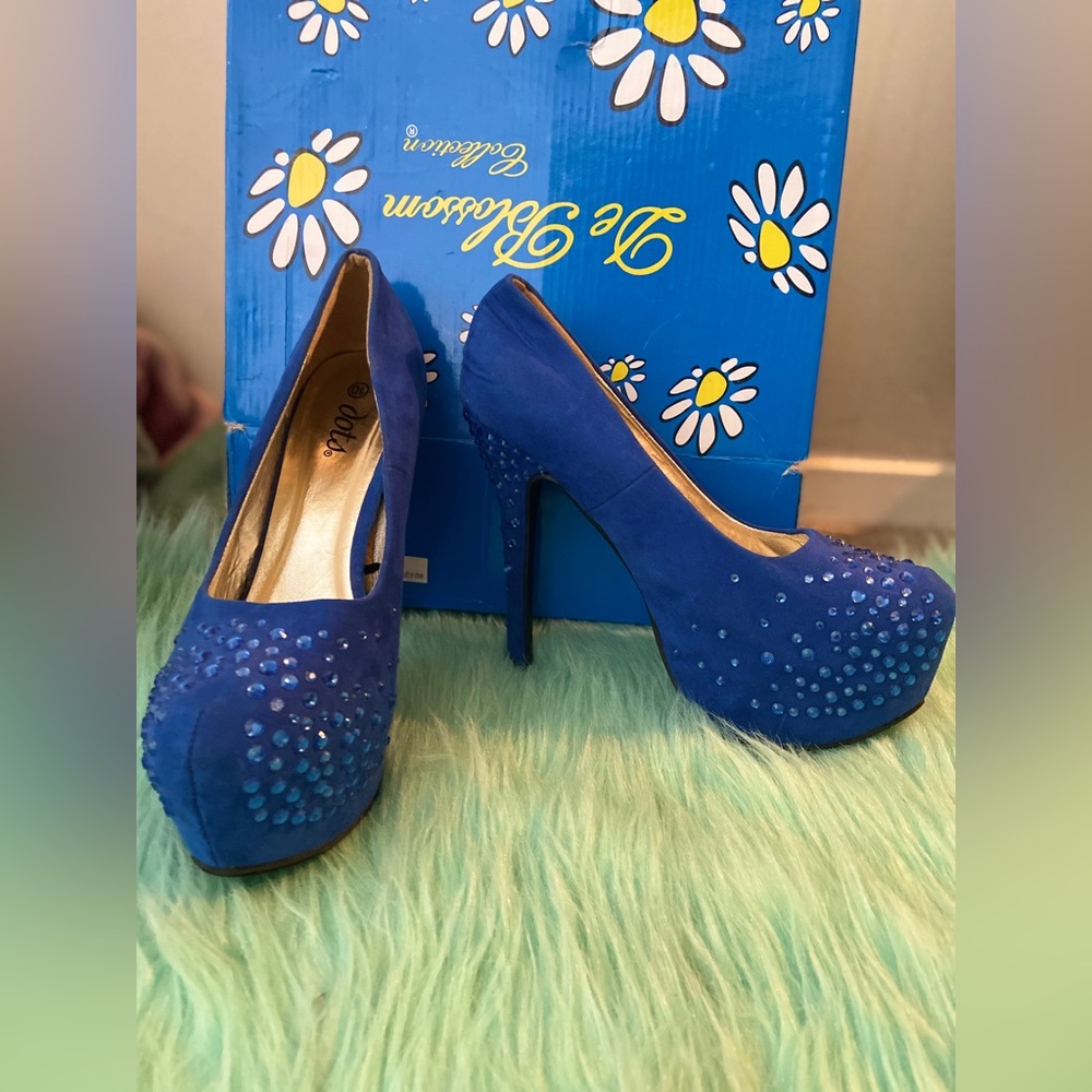 Dots/ royal blue rhinestones at the Toe and heels.